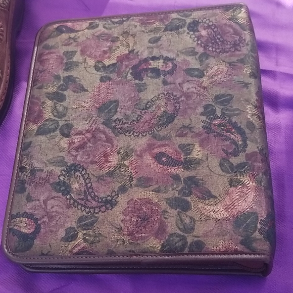 At A Glance Notebook - Picture 2 of 5